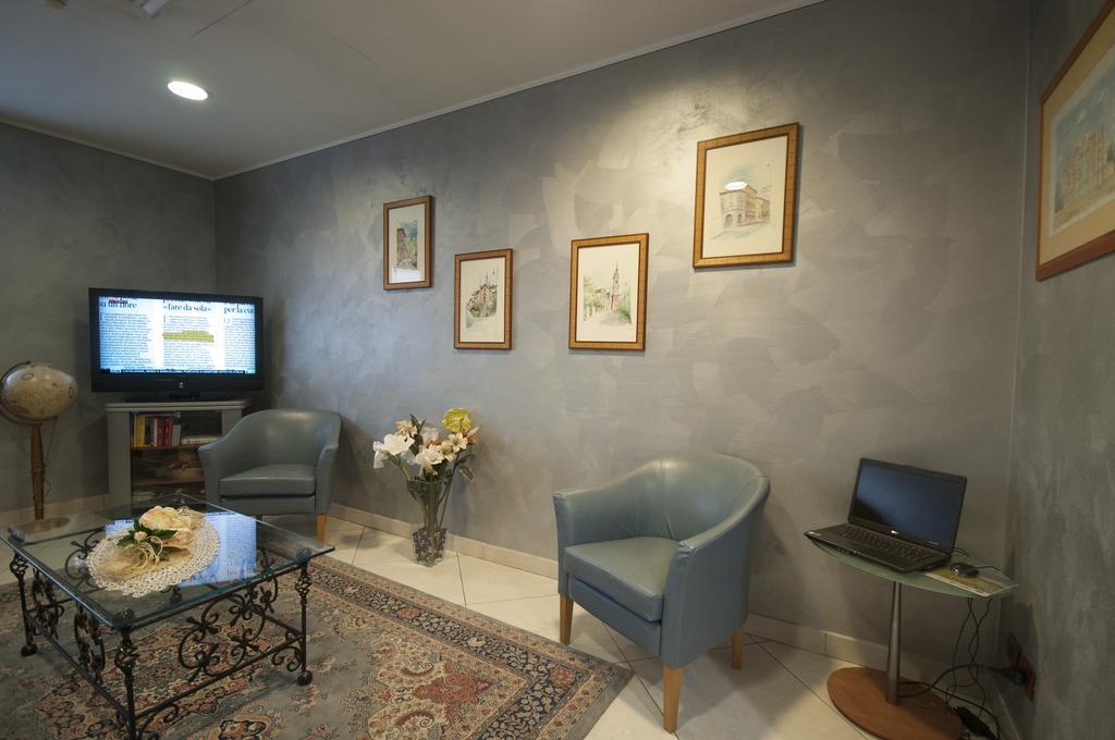 Hotel Brindor Poirino Экстерьер фото