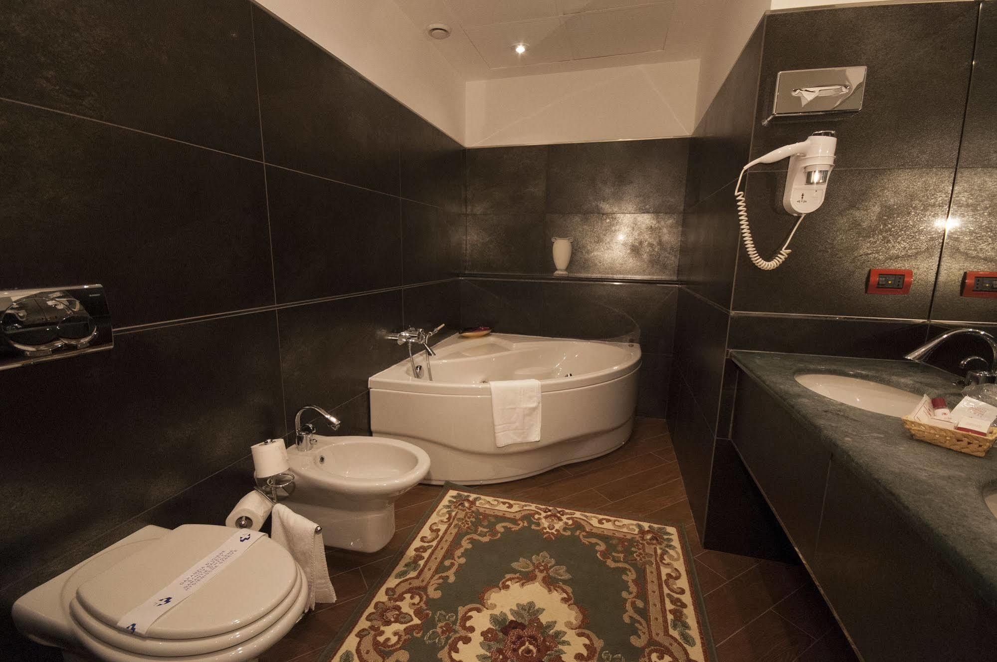 Hotel Brindor Poirino Экстерьер фото