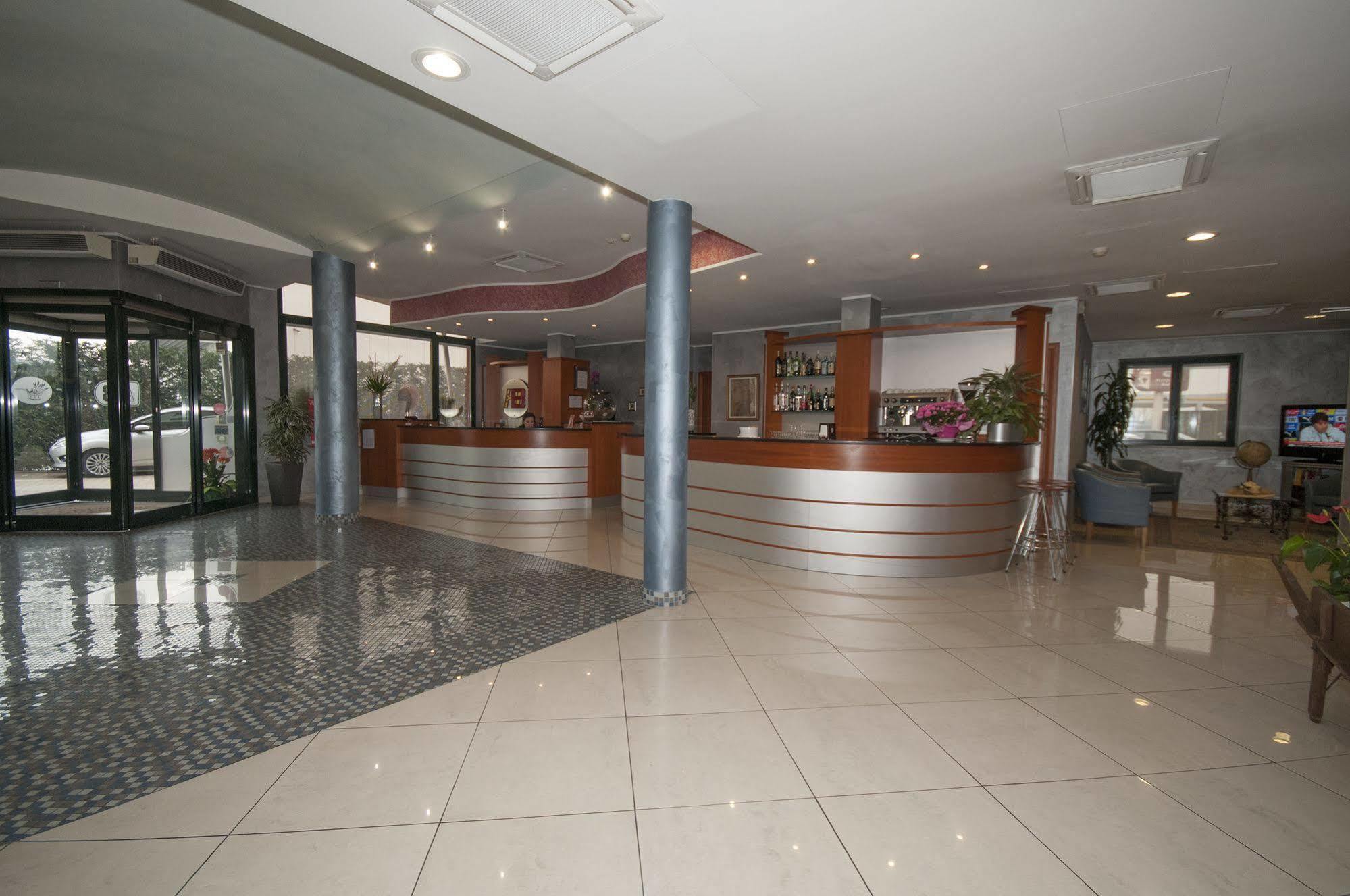 Hotel Brindor Poirino Экстерьер фото
