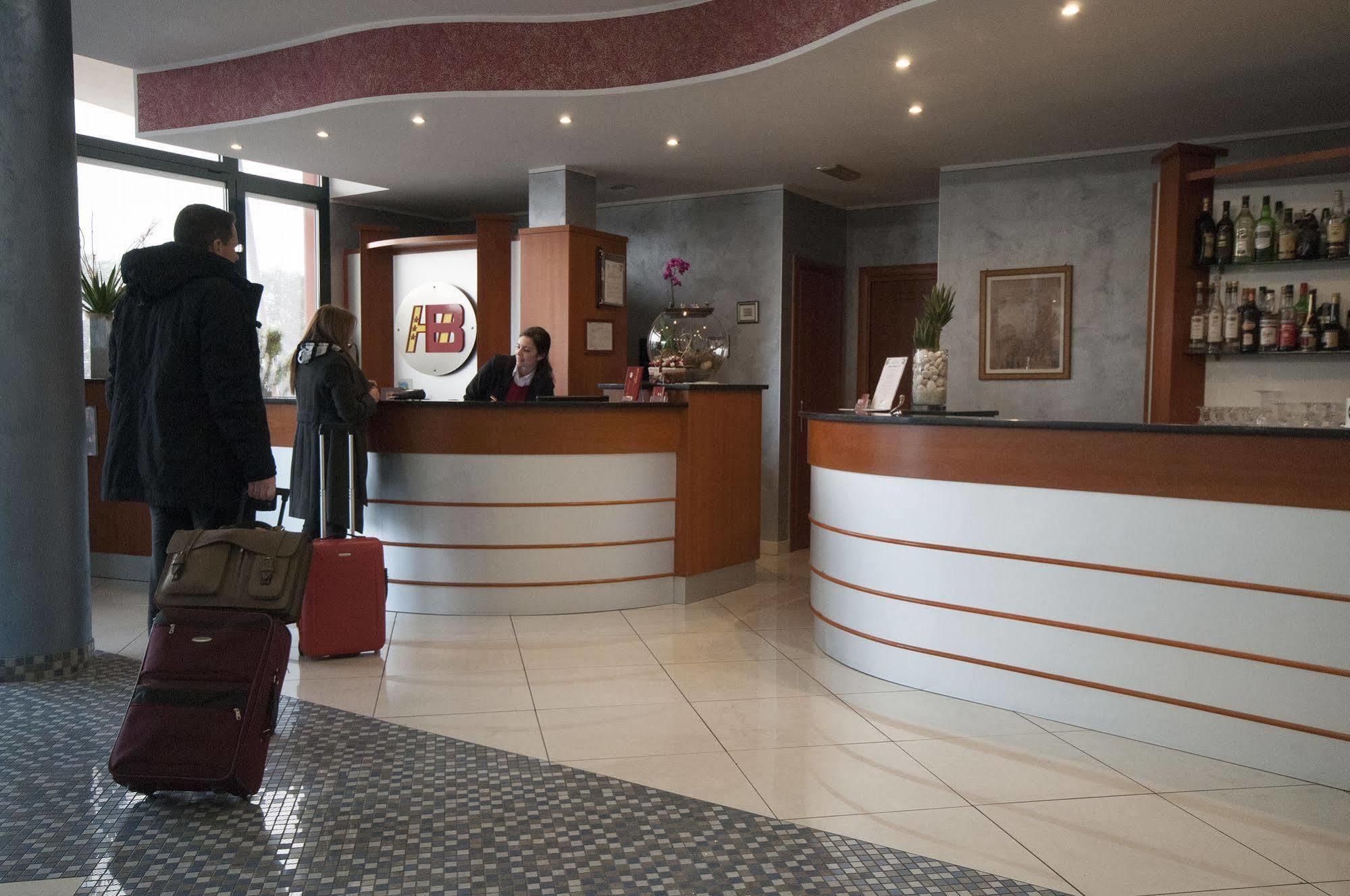 Hotel Brindor Poirino Экстерьер фото
